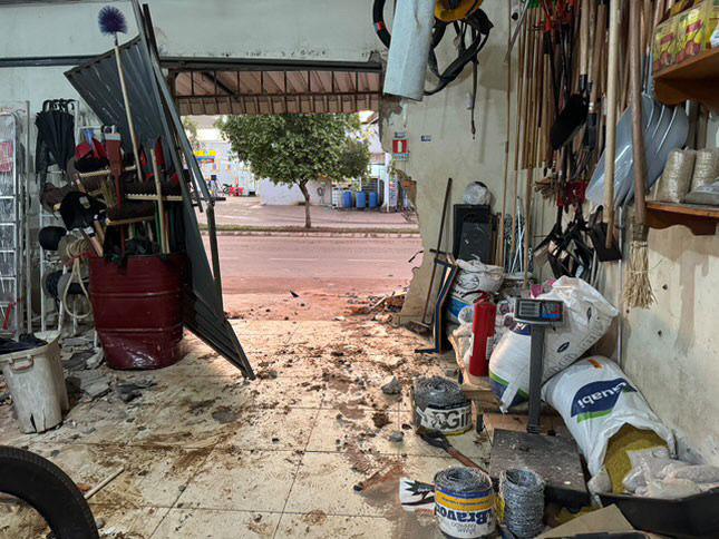 Veículo Invade Loja Agrotriângulo em Canaã dos Carajás na Madrugada