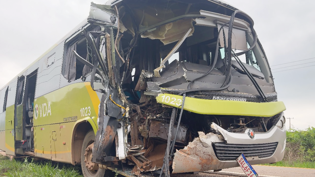 Grave Acidente com Ônibus Escolar Mobiliza Comunidade em Canaã dos Carajás