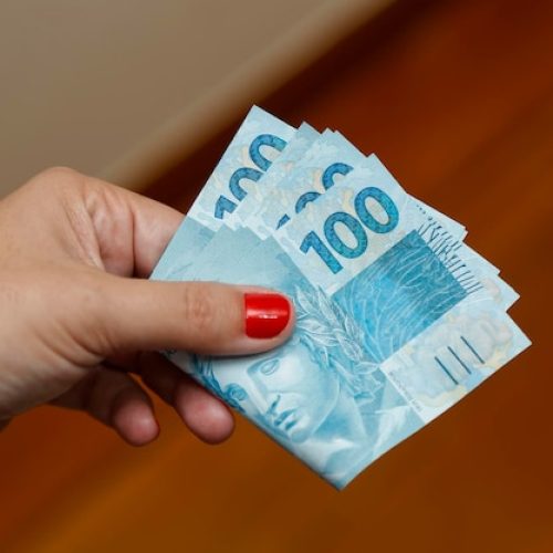 Salário Mínimo de R$ 1.502: Um Disfarce de Valorização que Ignora as Necessidades dos Trabalhadores?